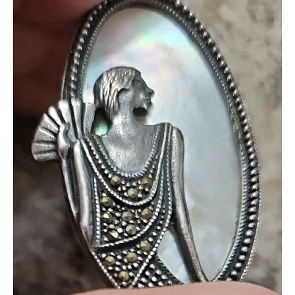 VINTAGE STERLING SILVER MOTHER PEARL MARCASITE ART NOUVEAU WOMAN W/ FAN BROOCH - Picture 5 of 5